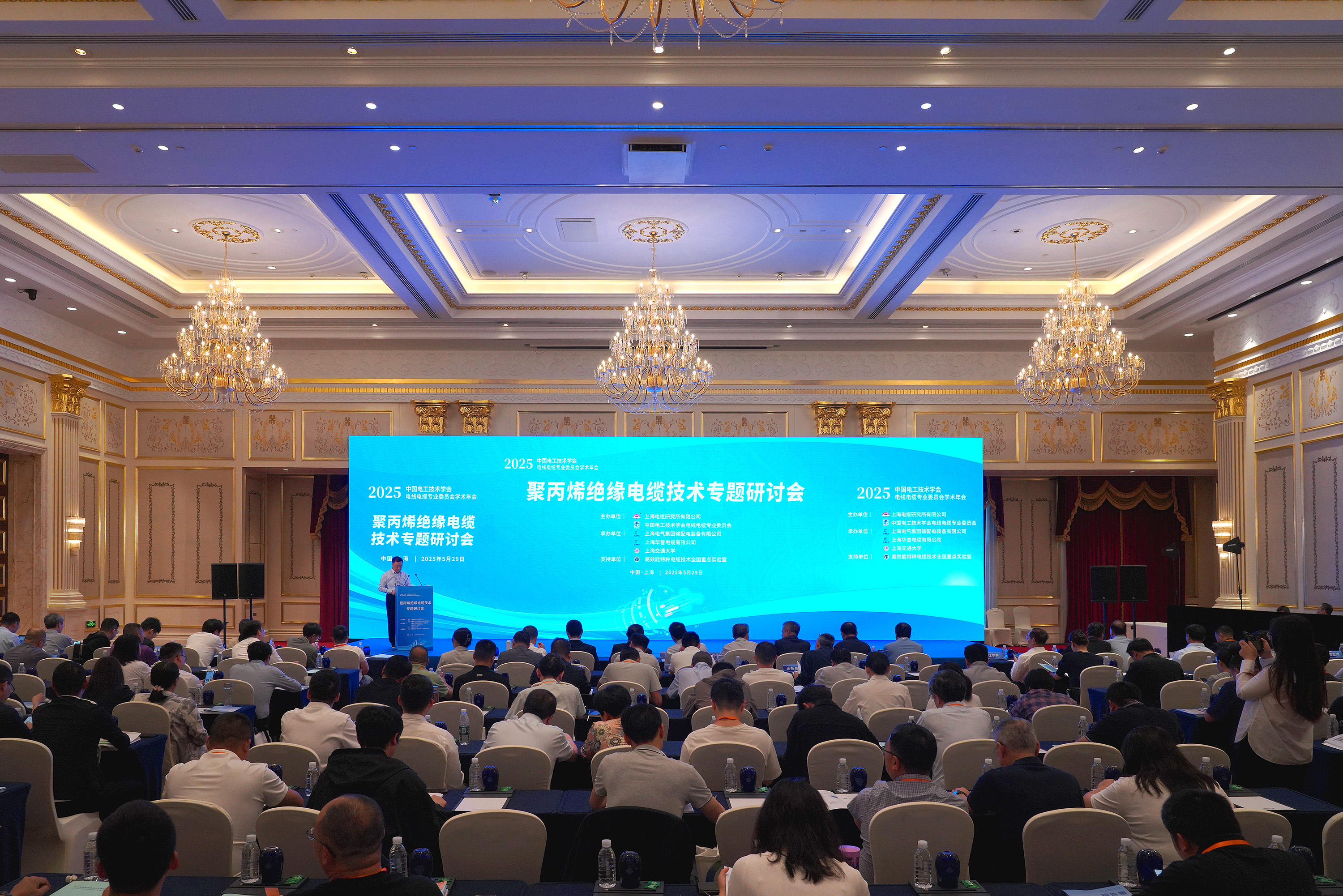 1 主會(huì)場(chǎng)(大屏幕).jpg