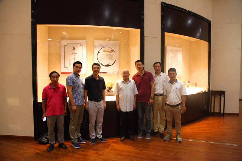 集團公司走訪工藝美術大師調研行業(yè)發(fā)展現(xiàn)狀