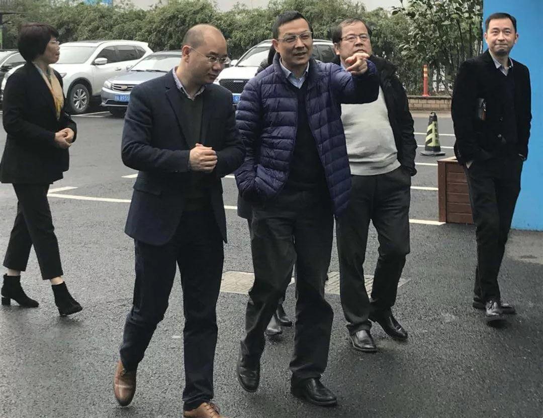 集團(tuán)公司副總經(jīng)理余顯勇一行考察米果五常部落