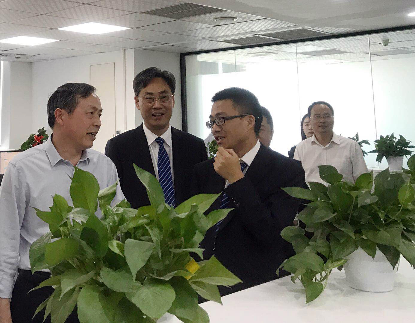 同啟新平臺(tái) 齊跑新征程 共逐新夢(mèng)想 —— 集團(tuán)公司黨委書記董事長虞岳明一行到廣杰公司調(diào)研