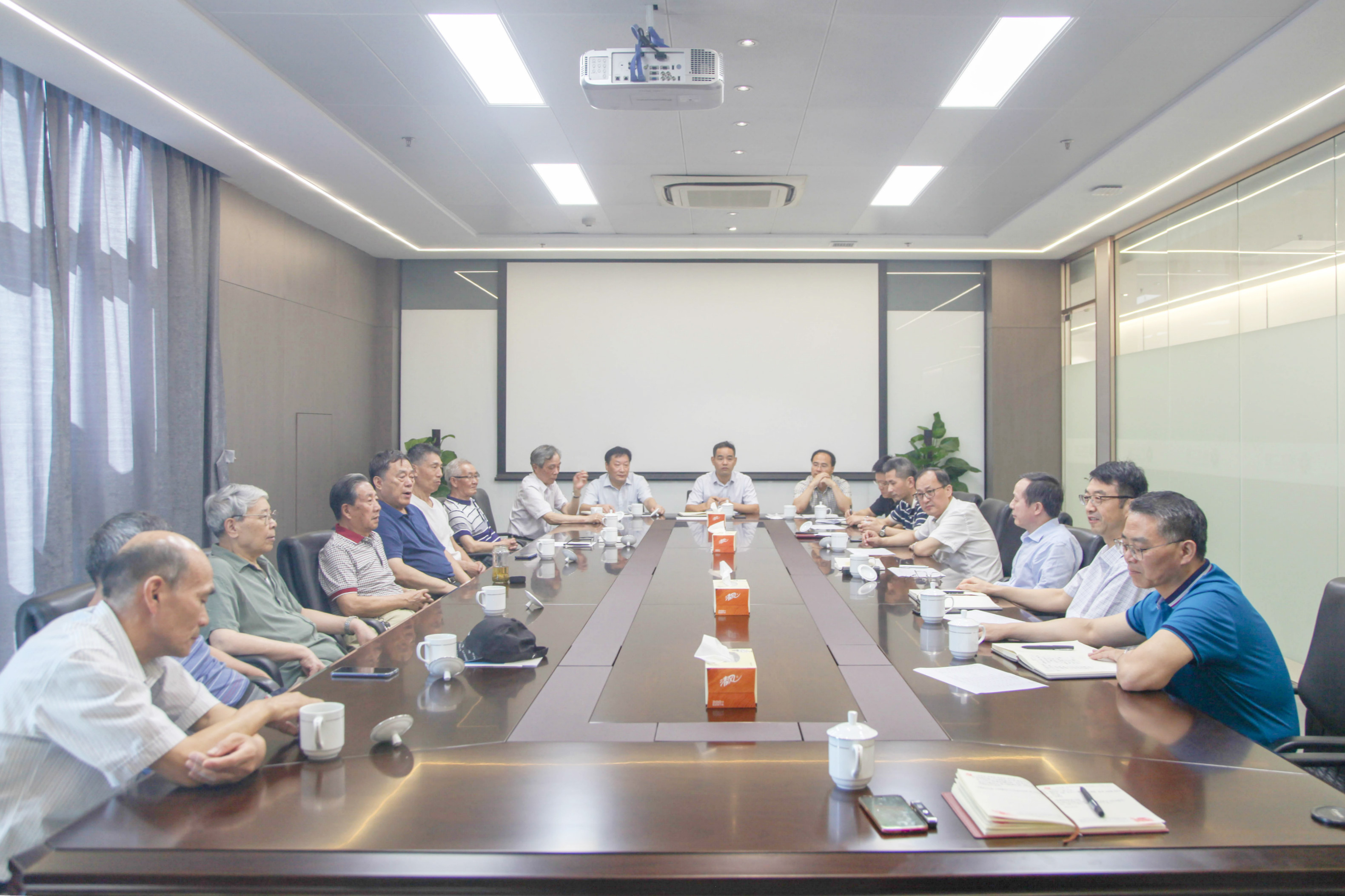 集團公司召開老干部座談會