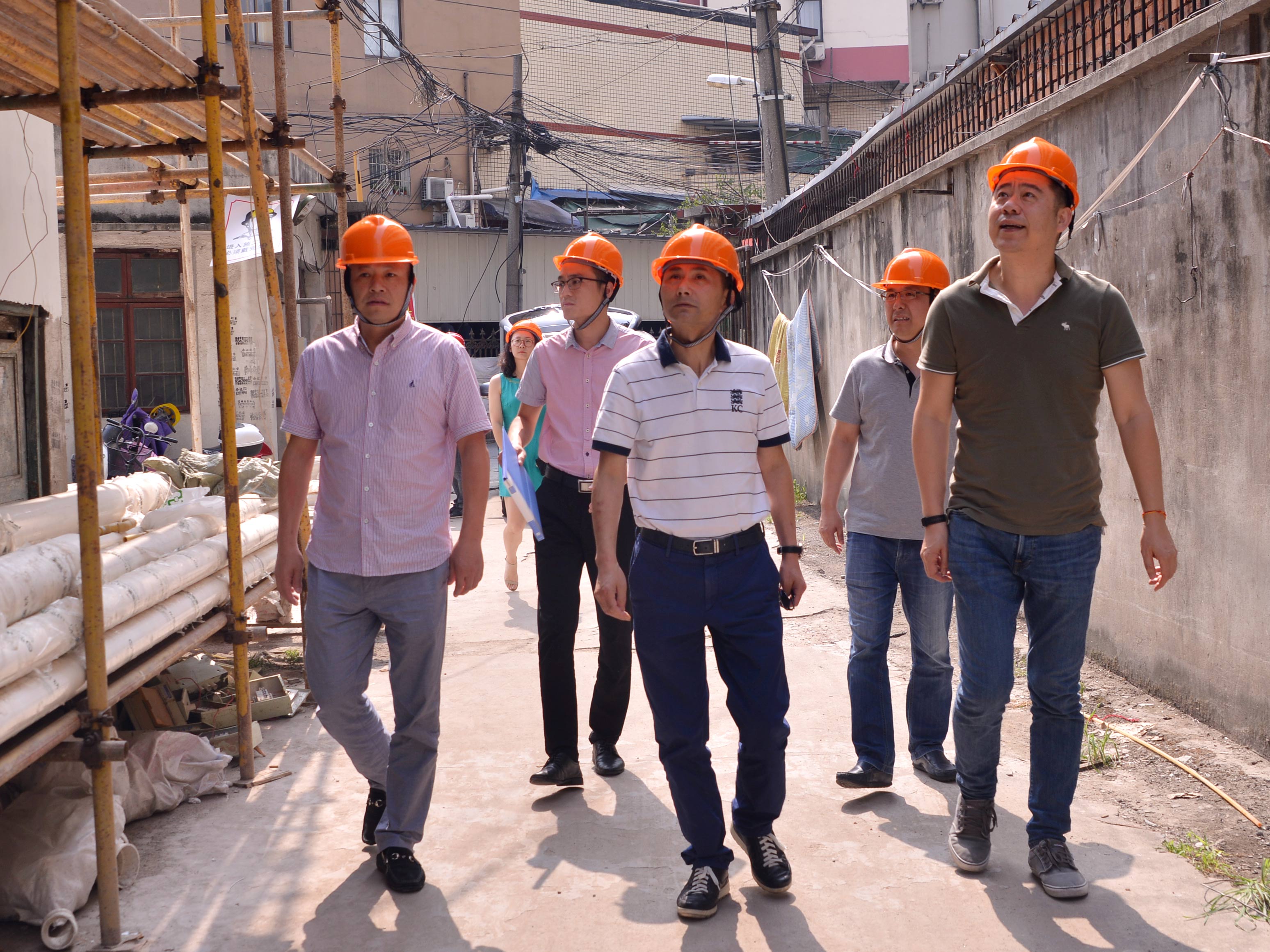 集團公司副總經(jīng)理蔡玉林赴工藝品公司開展安全檢查及高溫慰問