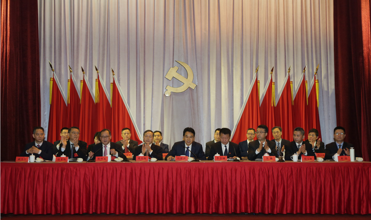 用奮斗創(chuàng)造新時代美好未來——省二輕集團(tuán)第一次黨代會側(cè)記