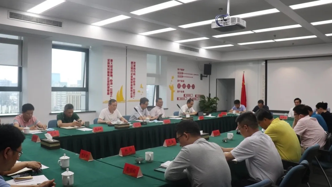 集團(tuán)公司召開黨委理論學(xué)習(xí)中心組學(xué)習(xí)（擴(kuò)大）會