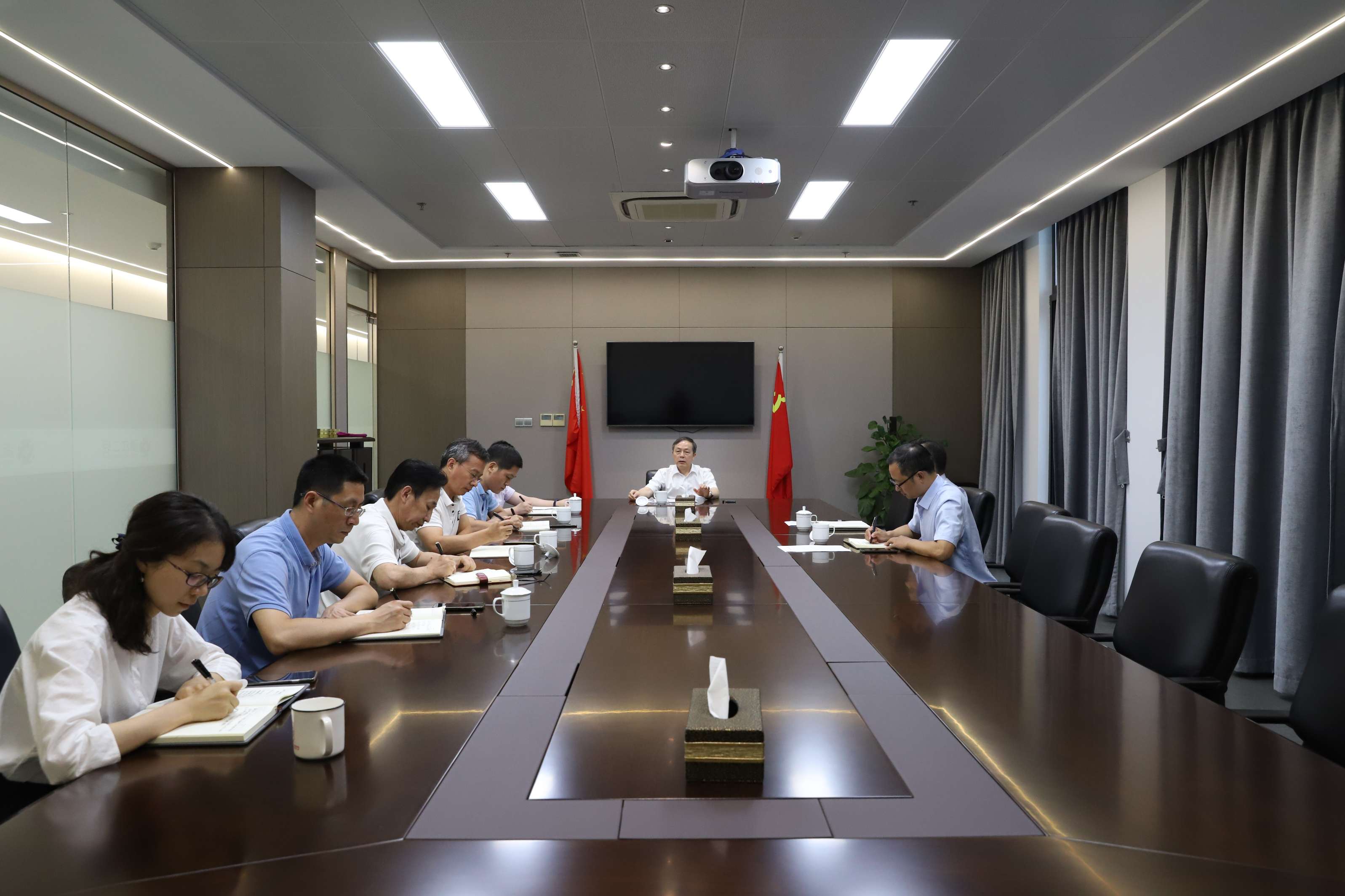 省二輕集團(tuán)公司召開瑞特股份擬任董監(jiān)高赴任前談話會(huì)