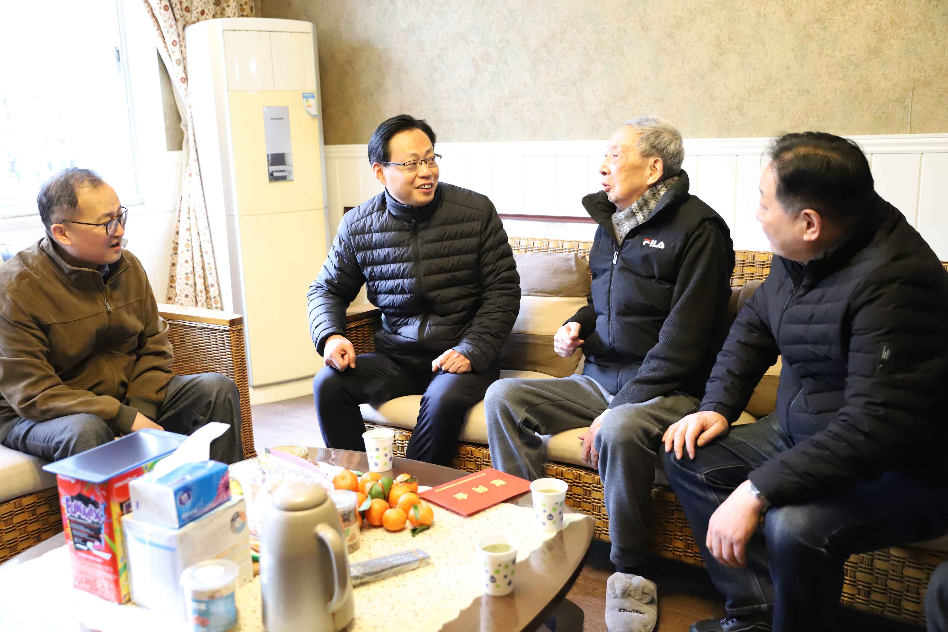 省國資委黨委委員、副主任劉盛輝到省二輕集團(tuán)開展年度黨建工作檢查考核和“三服務(wù)”活動