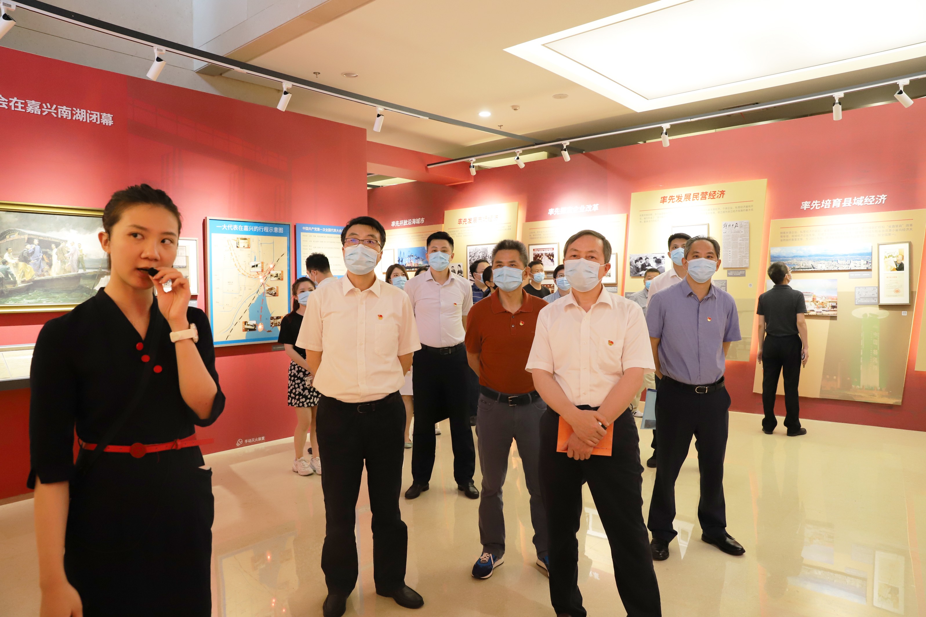 省二輕集團(tuán)機(jī)關(guān)黨委組織全體黨員參觀“百年潮涌——浙江省慶祝中國(guó)共產(chǎn)黨成立100周年大型展覽”