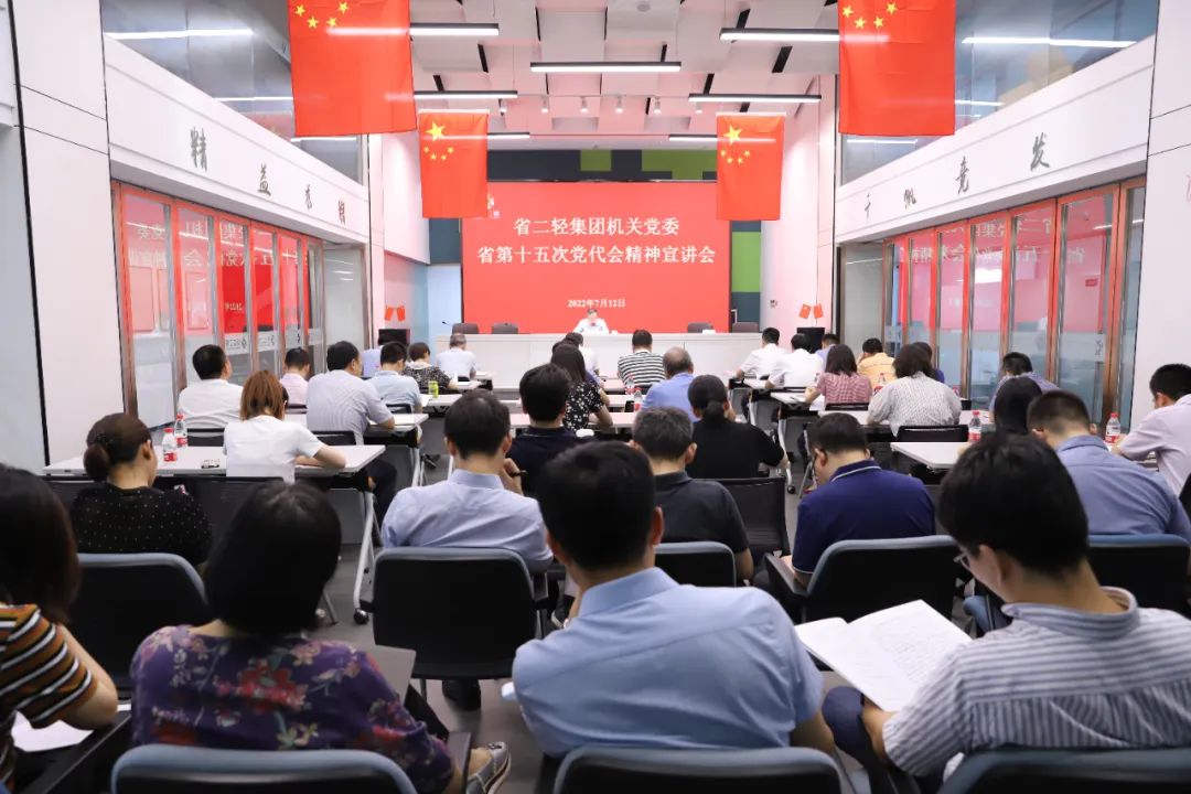 虞岳明在機(jī)關(guān)黨委宣講省第十五次黨代會(huì)精神