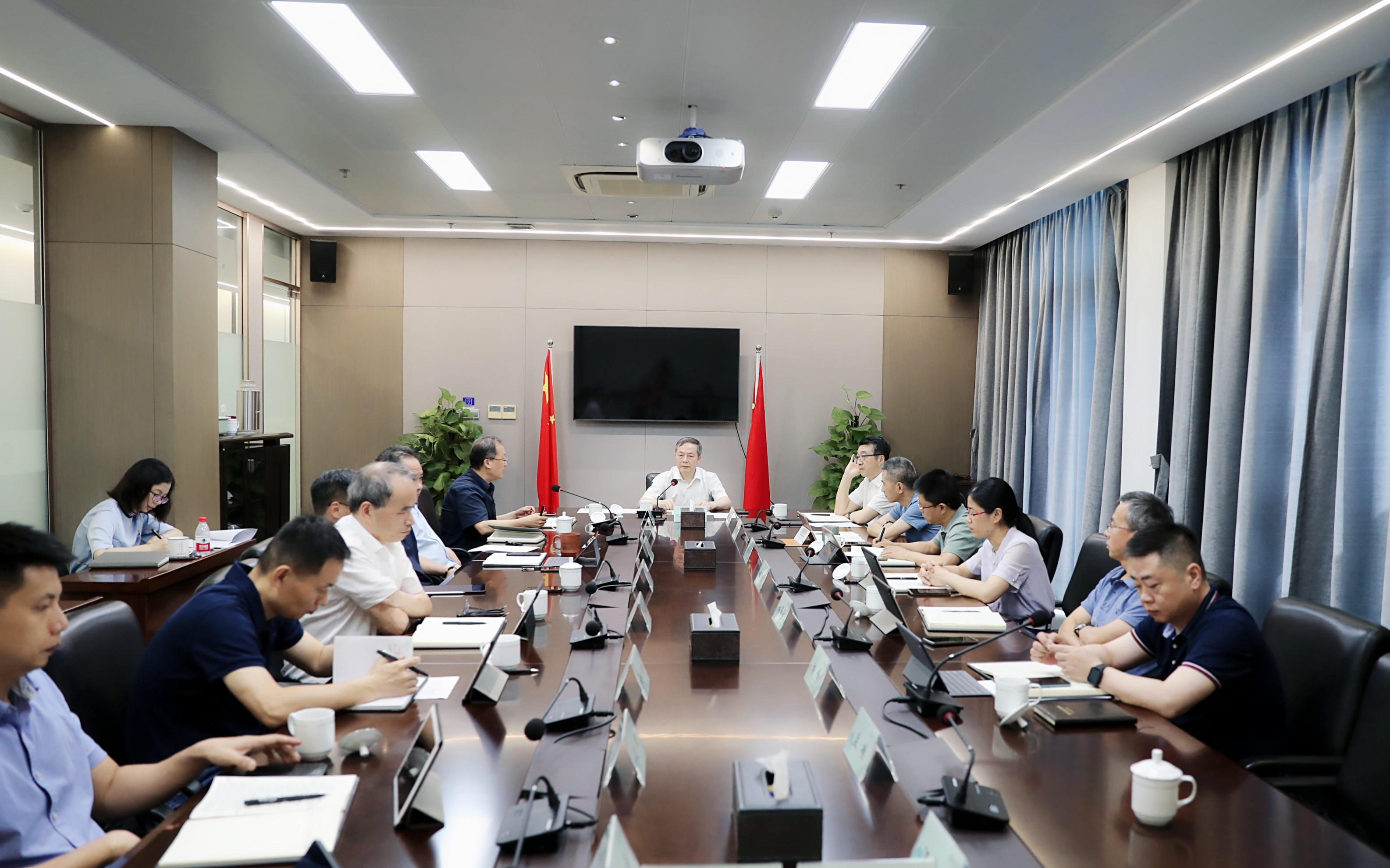 省二輕集團黨委認(rèn)真學(xué)習(xí)董貴波主任調(diào)研講話精神研究貫徹落實意見