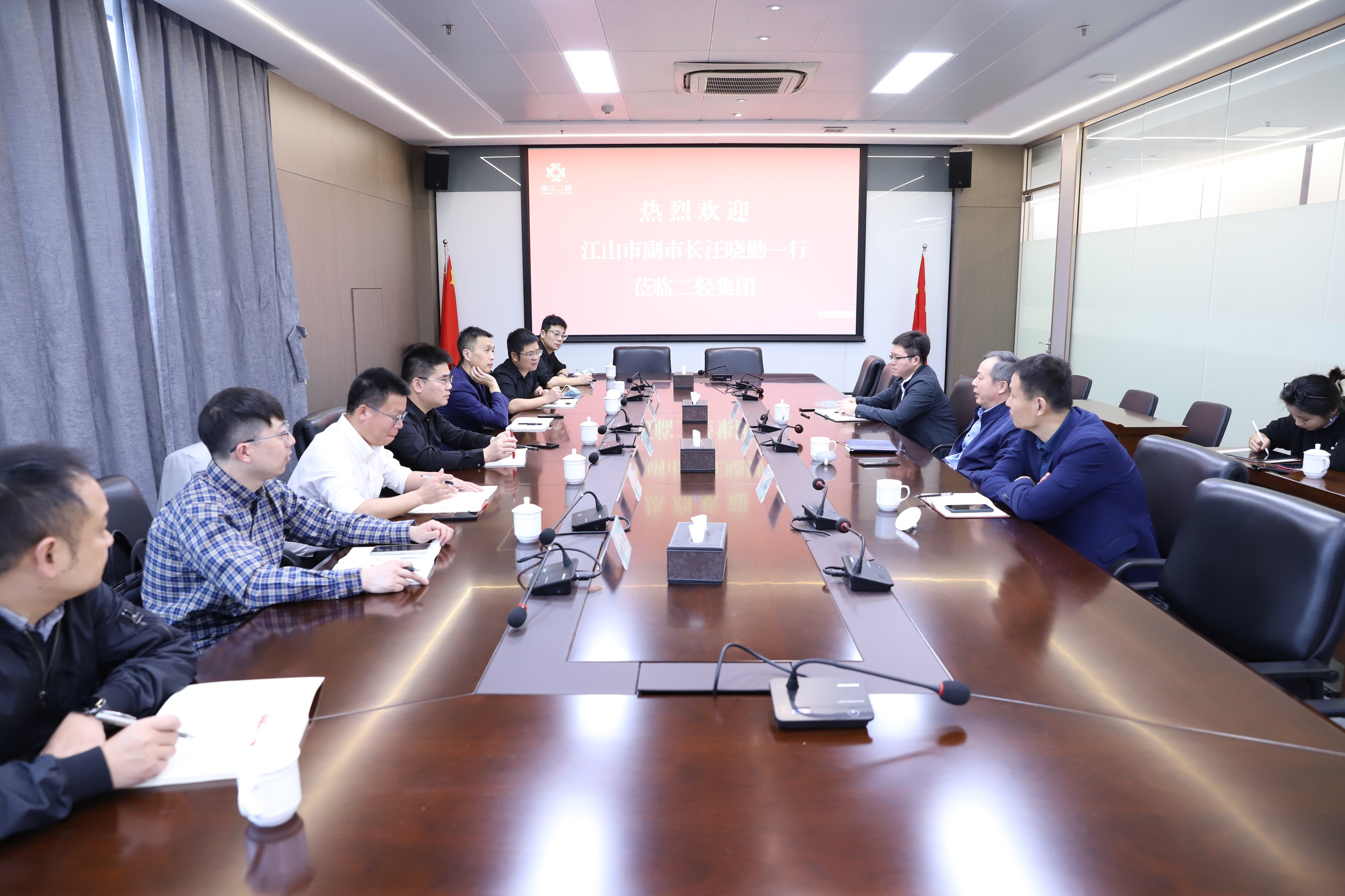 虞岳明與江山市副市長汪曉勤座談交流