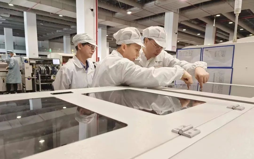 集團(tuán)公司黨委書記、董事長楊勝杰一行赴紫光恒越調(diào)研智能工廠