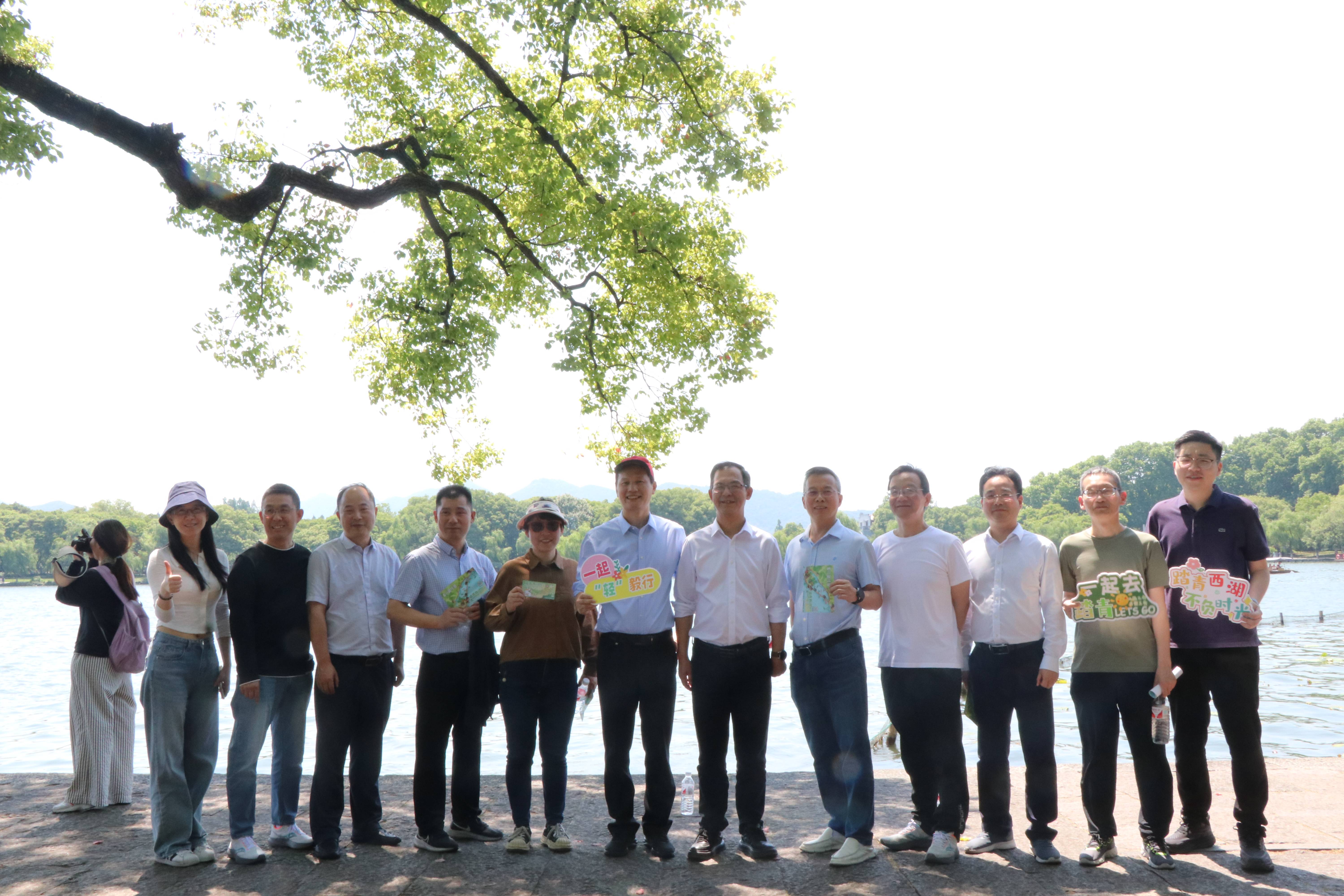 踏青西湖，不負(fù)時(shí)光丨省二輕集團(tuán)開展“輕”毅行活動(dòng)