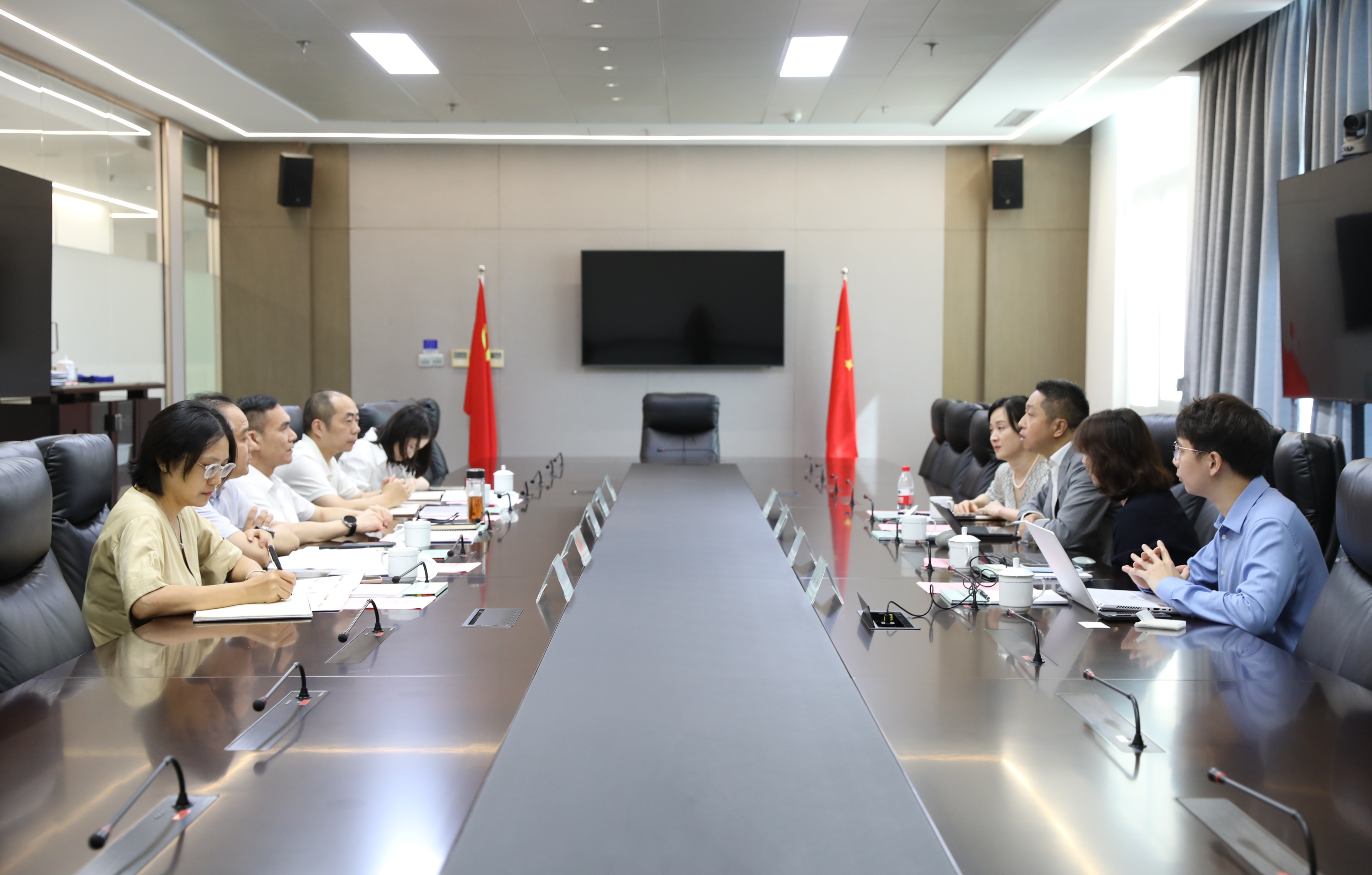 中金公司王晶一行到訪省二輕集團(tuán)