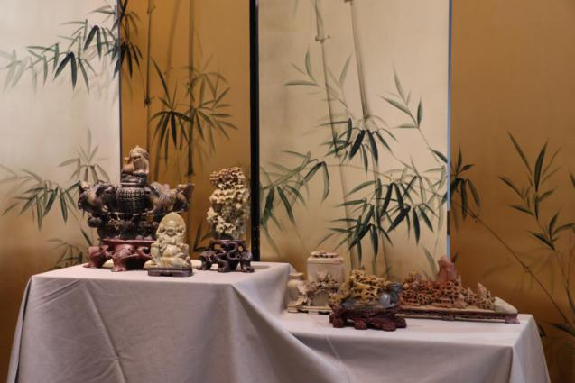 “巧石生輝”徐永澤精品石雕展在省二輕集團工藝美術精品展陳館啟幕